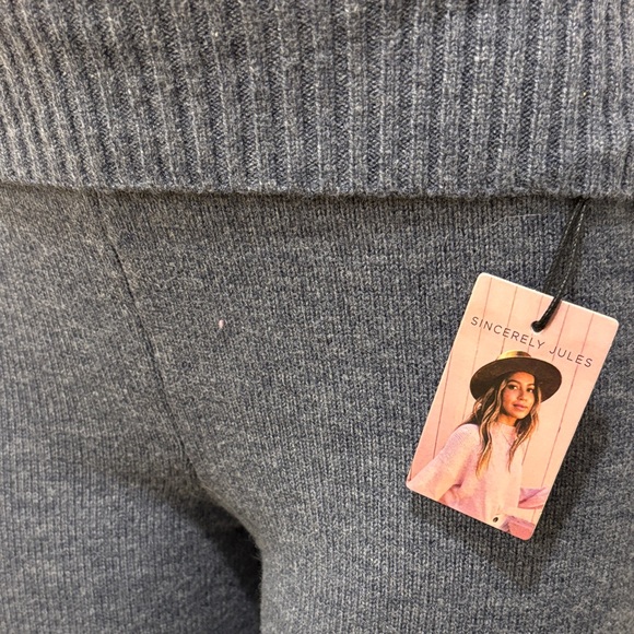 SOFT Flare Knit Pants - Picture 2 of 3